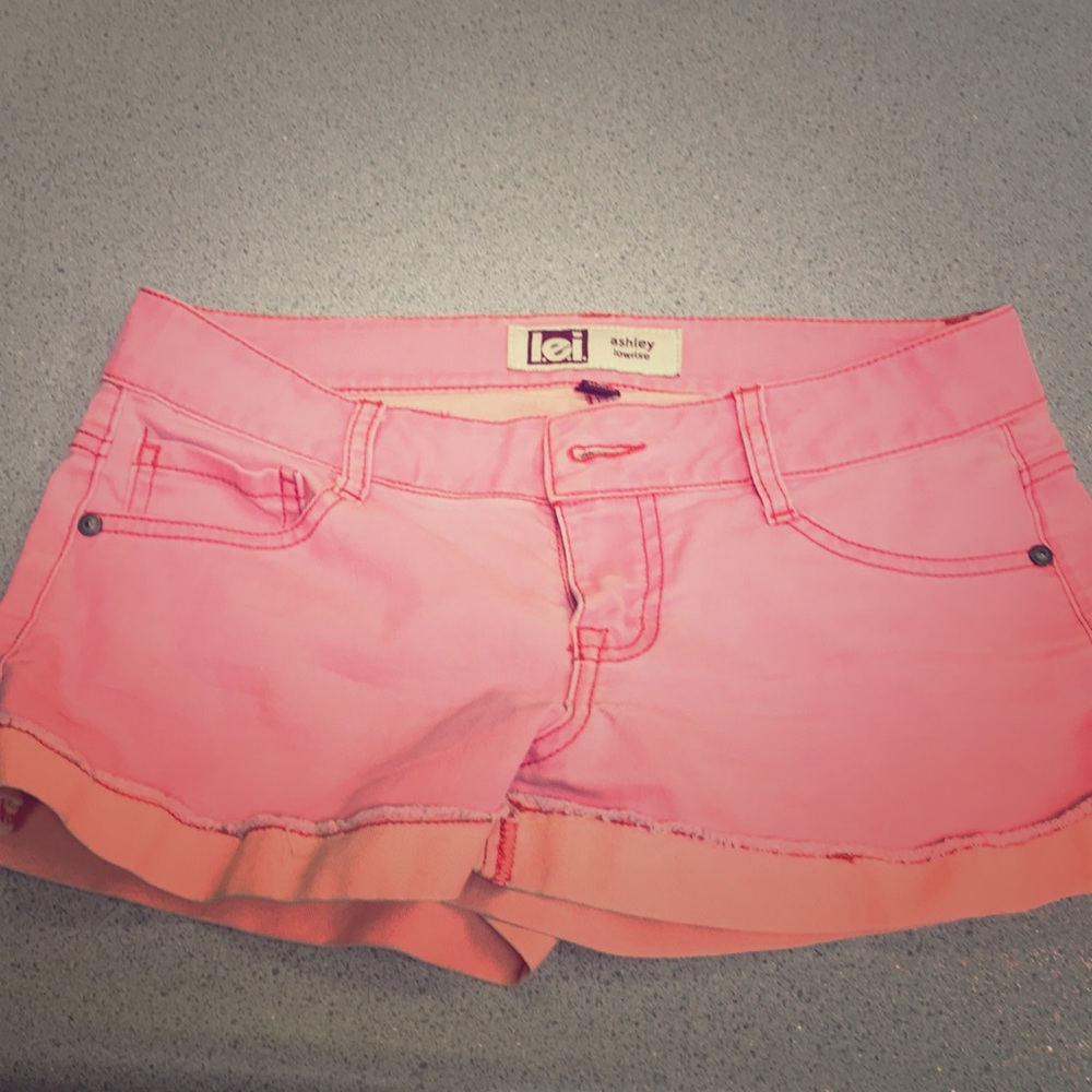l.e.i. Pink shorts.